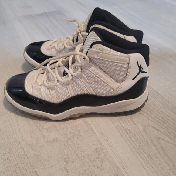 Air Jordan 11 Retro 3Y - Picture 3 of 3